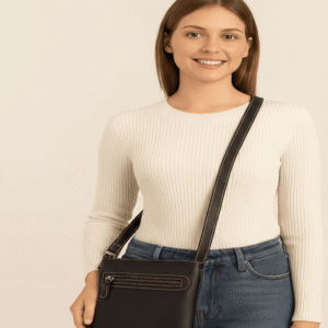 Sleek buffalo leather tasche for everyday use, featuring durable construction, comfortable strap and stylish practicality in a small format.