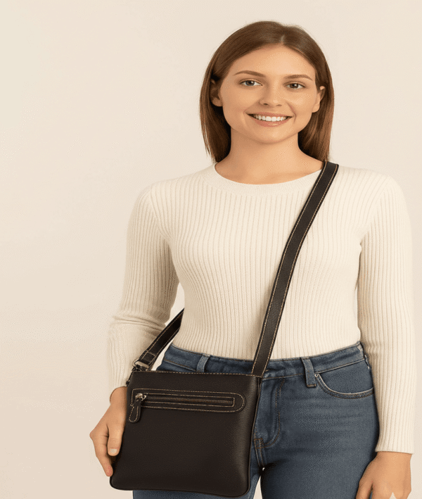 Sleek buffalo leather tasche for everyday use, featuring durable construction, comfortable strap and stylish practicality in a small format.