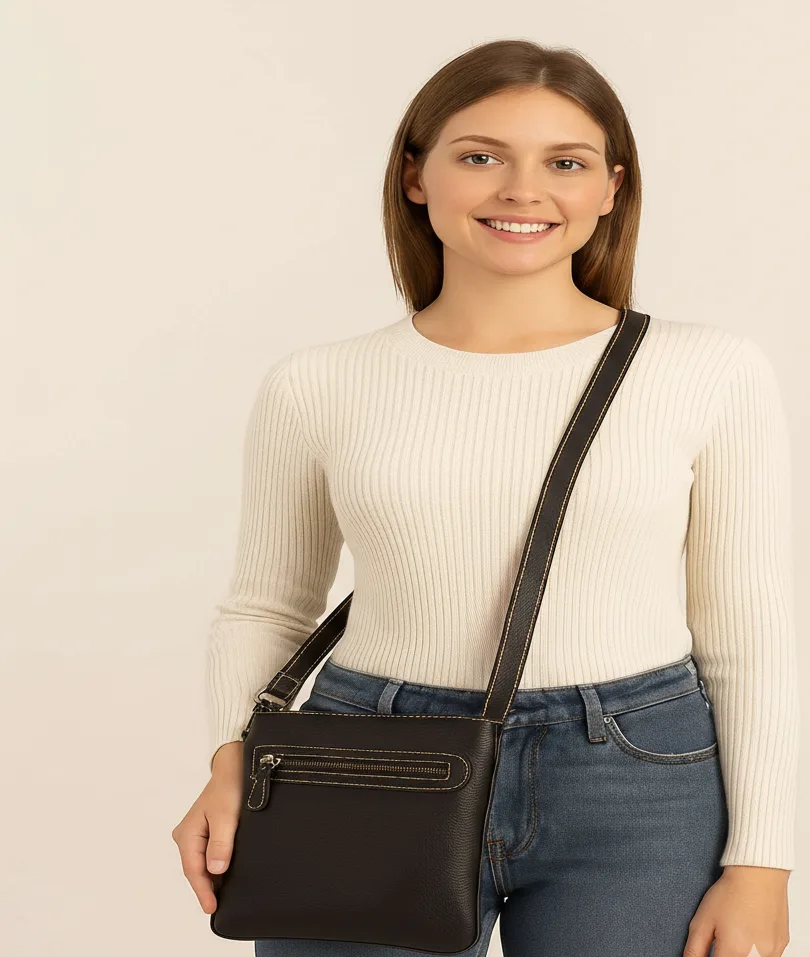 Sleek buffalo leather tasche for everyday use, featuring durable construction, comfortable strap and stylish practicality in a small format.